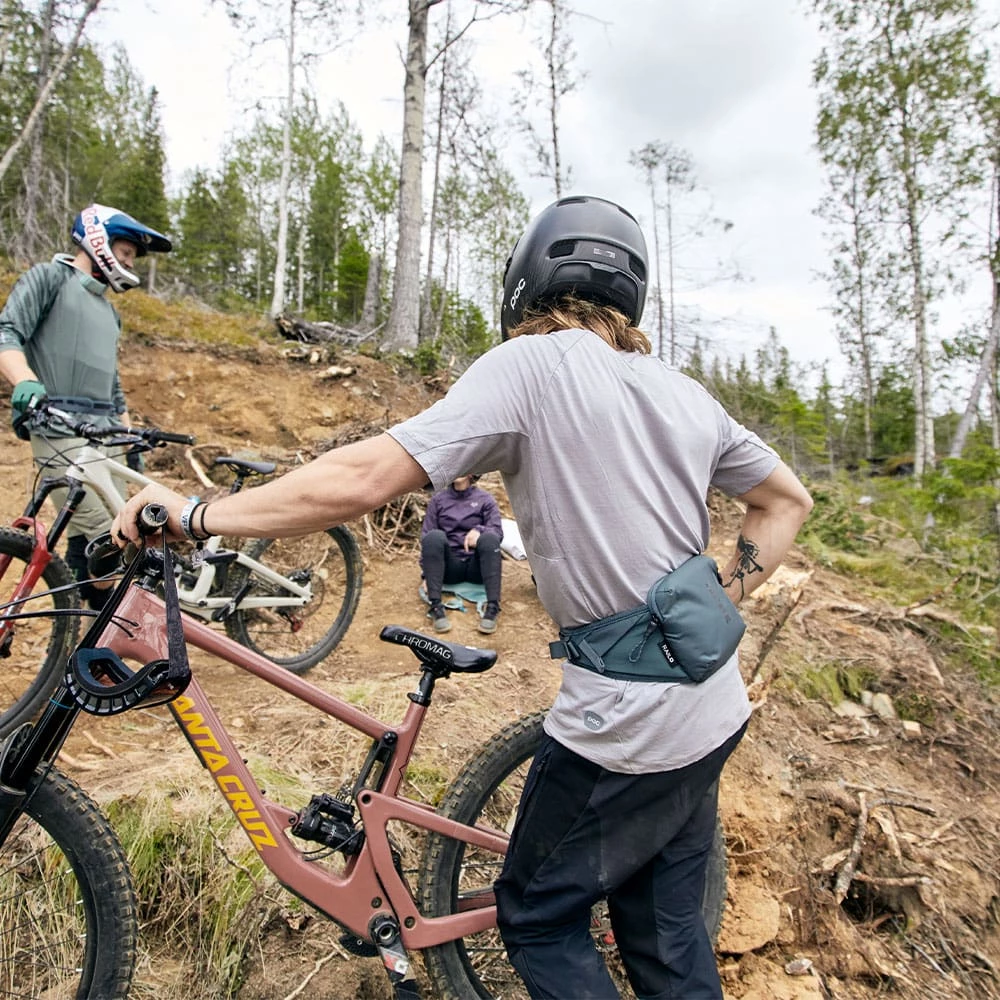 Thule Rail 0,5L Gürteltasche Dark Slate Damen, Herren 9 Thule Rail 0,5L Gürteltasche Dark Slate Damen, Herren – Bild 7