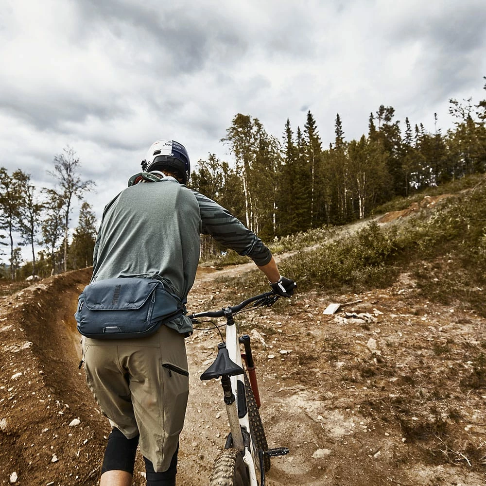 Thule Rail 2L Hüfttasche Dark Slate Damen, Herren 9 Thule Rail 2L Hüfttasche Dark Slate Damen, Herren – Bild 7